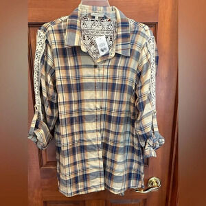 Kate and Sam NWT women’s crochet trim plaid flannel shirt.  Size M